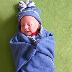 フリンジのポンポンとシャイニーな糸がキュート