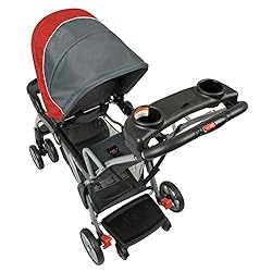 新生児用のチャイルドシートが取り付けられる 