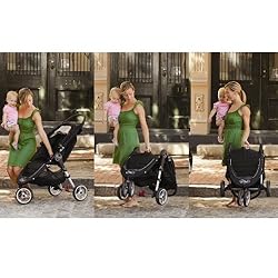 ストラップを引きあげるだけのワンタッチ折りたたみ