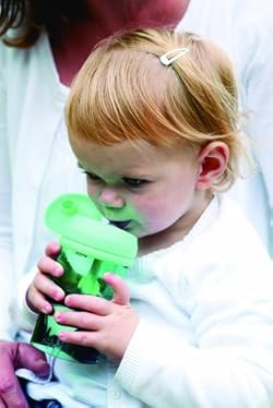自然な姿勢でラクに飲めるストローカップ