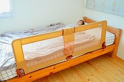 大人用のベッドからお子様の転倒を防ぐ。