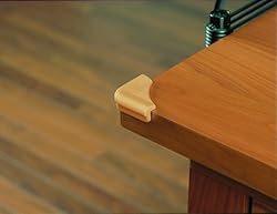 テーブルの角でのたんこぶ防止。