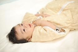 上質羽毛とママの愛情がベビーを優しく包み込む