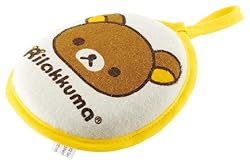 赤ちゃんのからだをやさしく洗います。