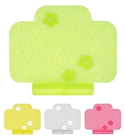 食べこぼしをキャッチする受け皿付食卓マット