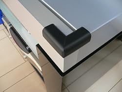 テーブルの角やテレビ台の角など