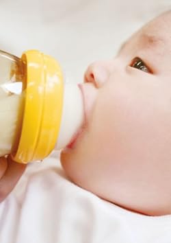 赤ちゃんが母乳を飲む3つのステップ