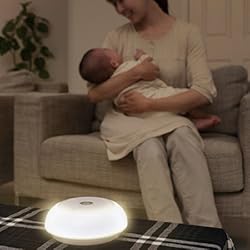 ナイトランプ付で夜中の授乳に便利。