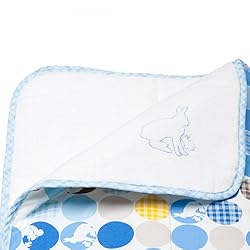 赤ちゃんをやさしくつつむタオル地のブランケット
