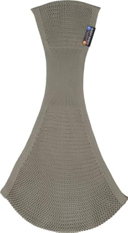 肩にかけて、赤ちゃんを入れるだけの簡単装着