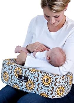 手前への傾斜でおっぱいへ近づけやすい