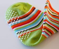 赤ちゃんの足をやさしく守ります