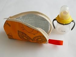 マグやほ乳瓶をしまえるポーチです