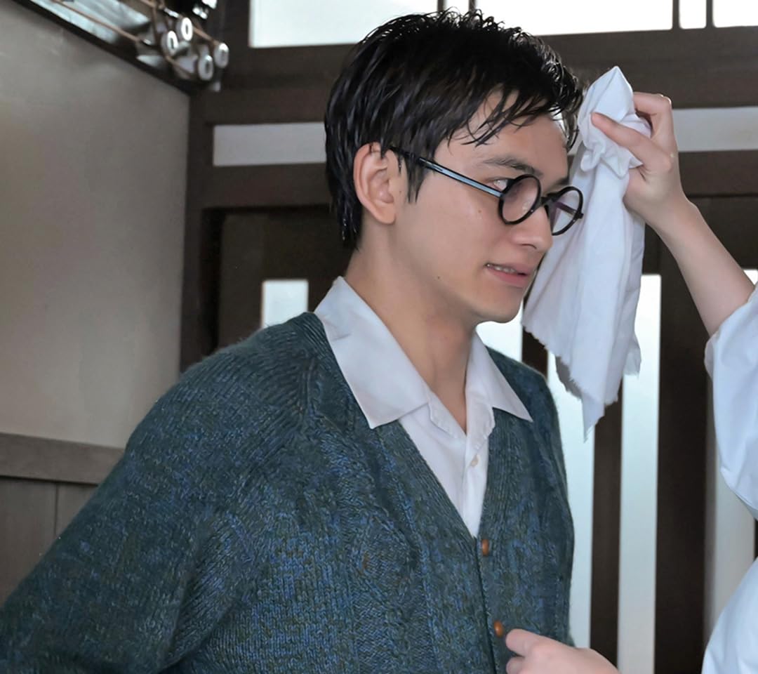 北村匠海 『あんぱん』柳井嵩（やない たかし） QHD(1080×960)スマホ 壁紙・待ち受け