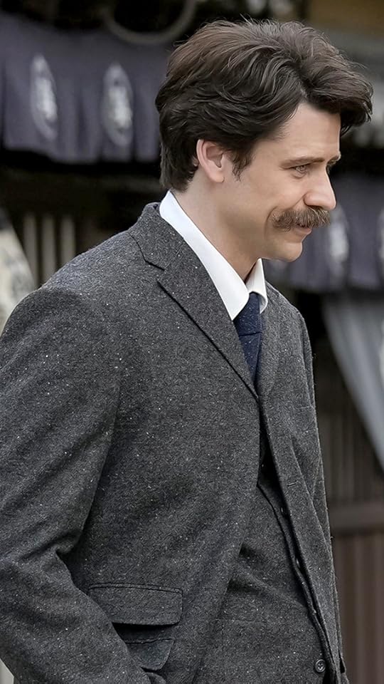 トミー・バストウ 『ばけばけ』レフカダ・ヘブン QHD(540×960)壁紙画像