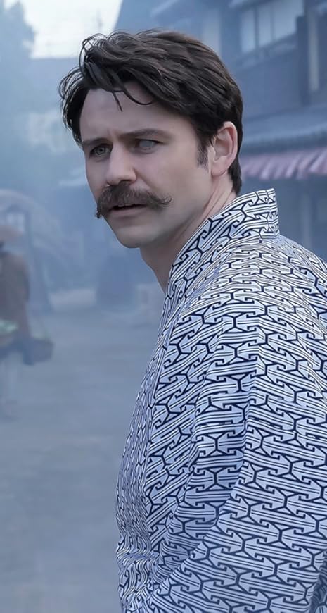 トミー・バストウ 『ばけばけ』レフカダ・ヘブン iPhoneSE/5s/5c/5 壁紙 視差効果画像