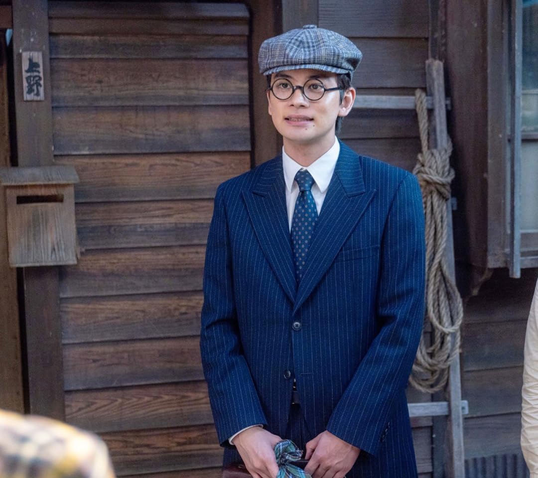 北村匠海 『あんぱん』柳井嵩（やない たかし） QHD(1080×960)スマホ 壁紙・待ち受け